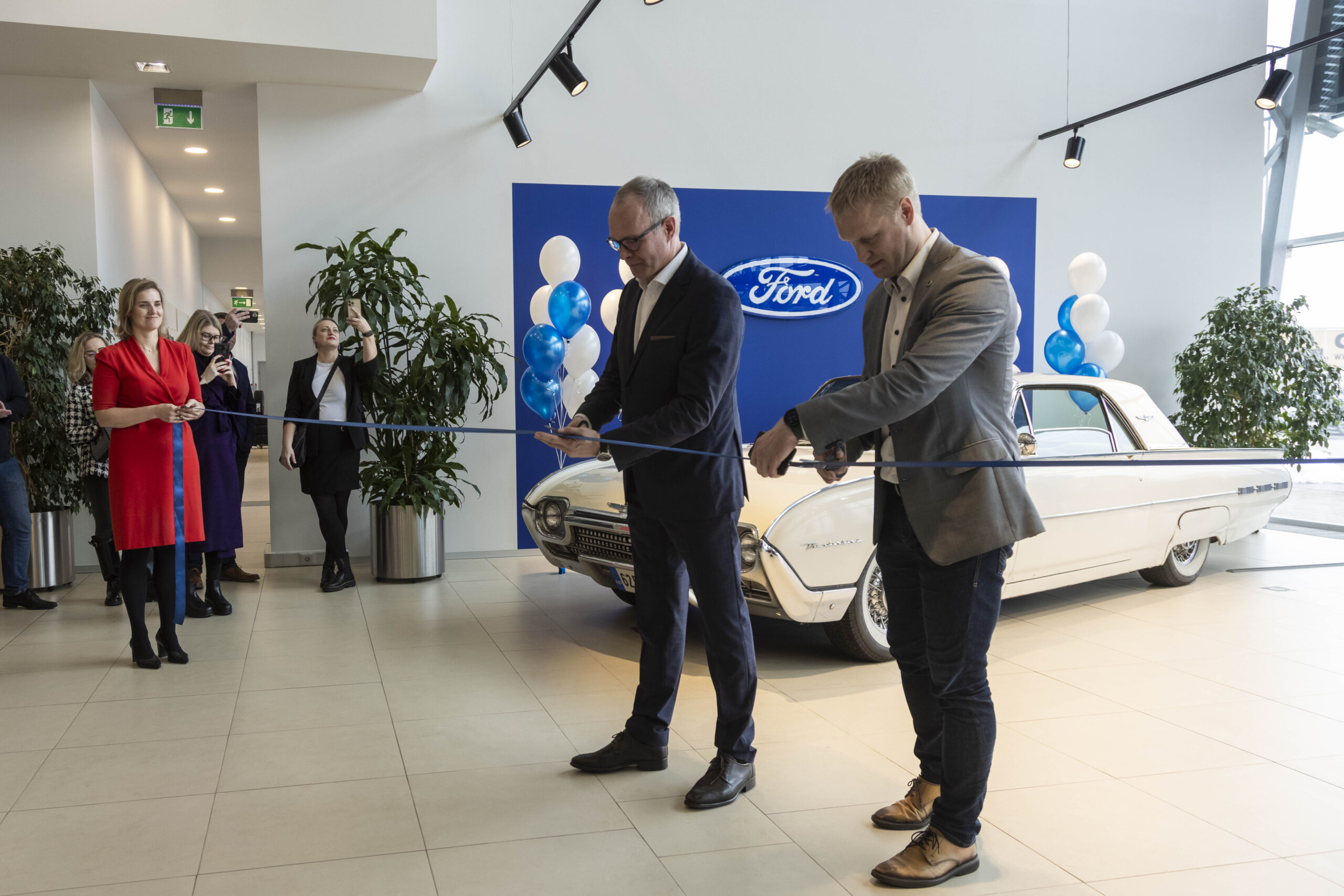 Kommunikatsioonibüroo In Nomine annab hoogsalt teada, et Inchcape Motors avas Peetris Läike teel esimese Fordi esinduse, mis hõlmab müügisaali ja järelteenindus