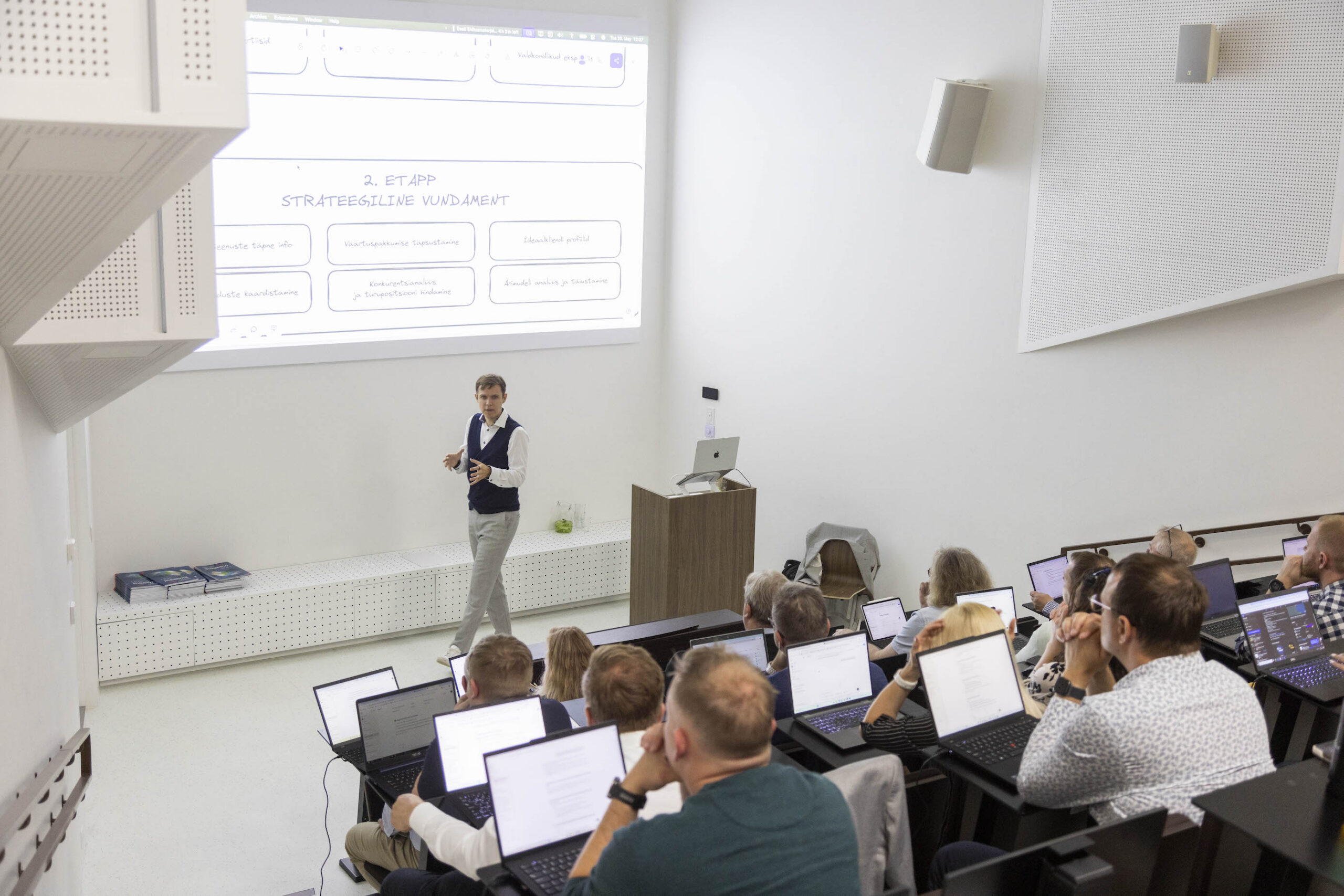 Eesti Ehitusmaterjalide Tootjate Liit korraldas ehitusmaterjalide tootjatele päevase AI-koolituse.
The post Ehitusmaterjalitootjad õppisid AI-d tundma first app